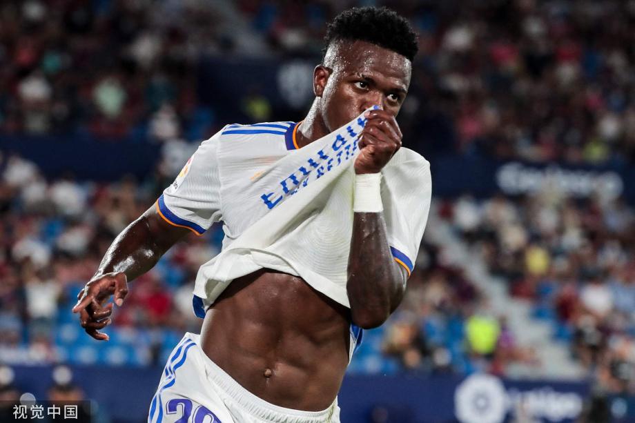 沈煜：孙铭徽状态复苏 成为球队获胜的关键因素