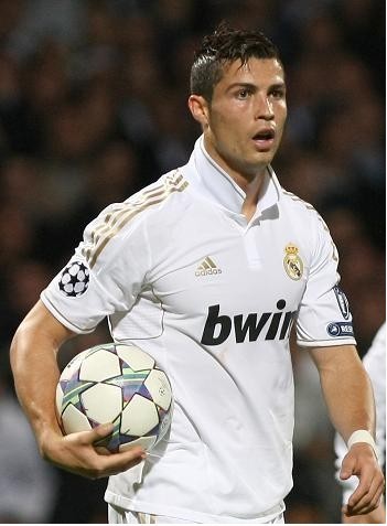 这个任意球有点可惜，踢的不错，希望今晚国足的运气有橙队这么好