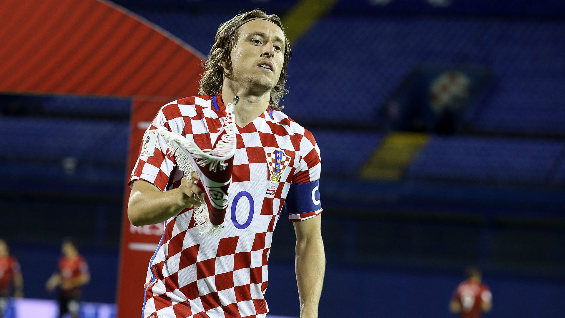 单节18分！库里超远三分惊艳全场，刷新连续三分纪录成里程碑